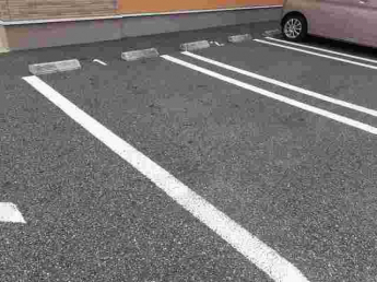 車をお持ちの方に嬉しい駐車場付きの物件です