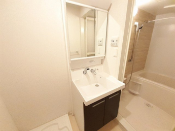 明るい洗面所です