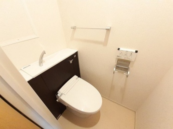 ゆったりとした空間のトイレです