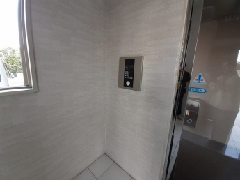 落ち着いたエントランスです