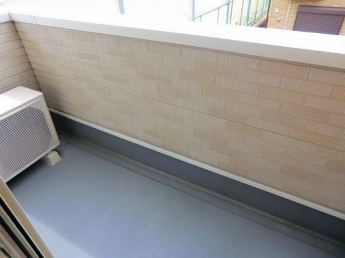 開放的で明るい空間を演出してくれるバルコニーです