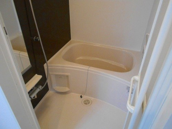 落ち着いた空間のお風呂です