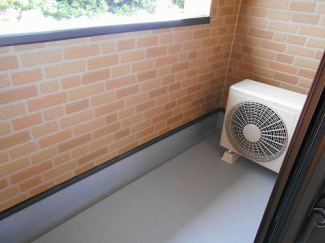 バルコニーからの眺めを楽しみながら食事をしませんか