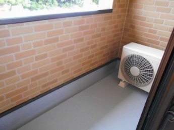 バルコニーからの眺めを楽しみながら食事をしませんか