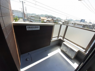 外からの目が気にならないバルコニーで洗濯物が干せます