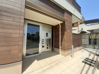 清潔なエントランスです