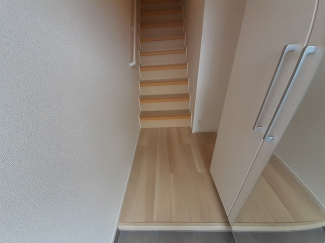 収納もある玄関です