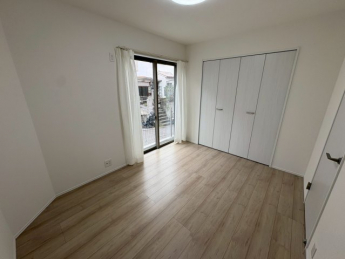 使い勝手のいい洋室です