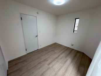 ゆったりした洋室です