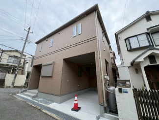 前面道路含む現地写真です