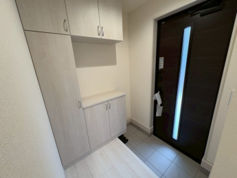 明るい玄関です