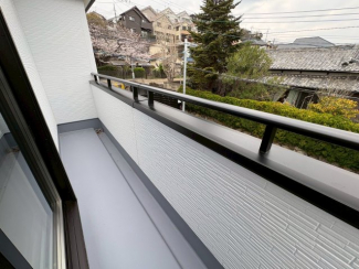 落ち着いた時間を過ごせるバルコニーです