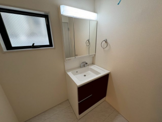 朝の身支度には欠かせない独立洗面化粧台