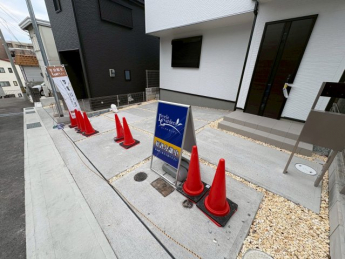 駐車場があるので、車を買う予定の方も安心です