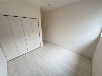 ゆったりした洋室です