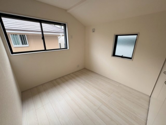 使い勝手のいい洋室です