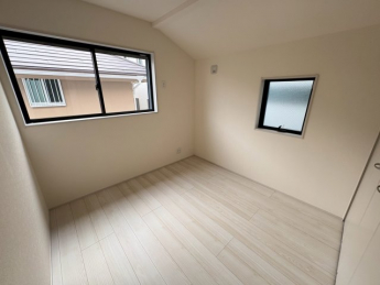 使い勝手のいい洋室です