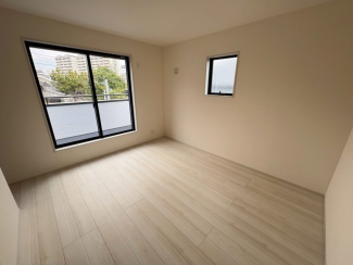 ゆったりした洋室です