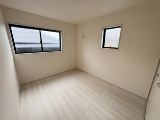 スタンダードな洋室です