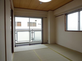 ダイニング側から見た和室