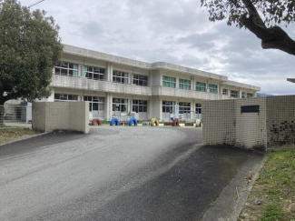 松野町立松野西小学校まで1008m