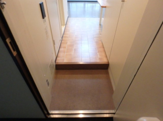 収納もある玄関です