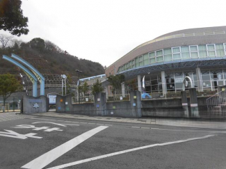 松山市立姫山小学校まで945m