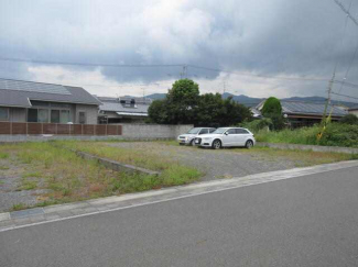 東温市志津川南１丁目の駐車場の画像