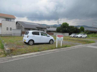 東温市志津川南１丁目の駐車場の画像