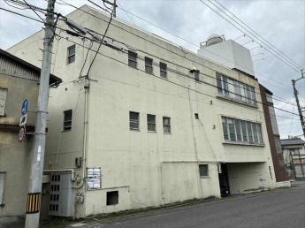 松山市平井町のビルの画像