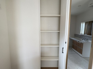 キッチン横パントリー