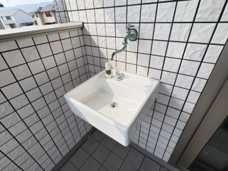 バルコニーにはスロップシンクがあります