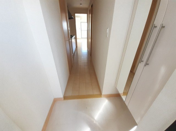 ゆったりとした玄関です