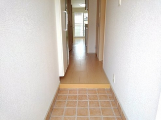 明るい玄関です