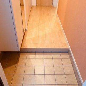 収納もある玄関です