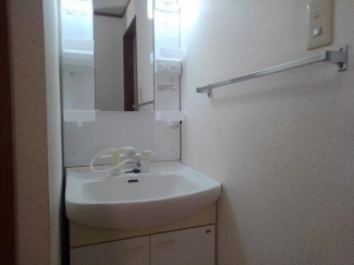 明るい洗面所です