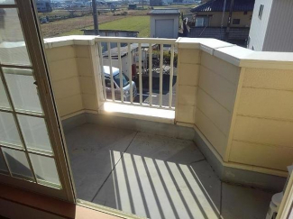 開放的で明るい空間を演出してくれるバルコニーです