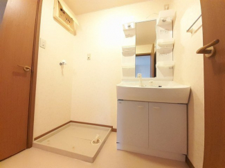 明るい洗面所です