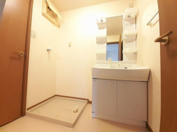 明るい洗面所です