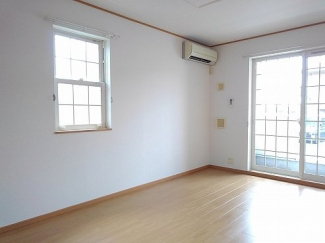 明るい色調の室内です