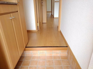 収納もある玄関です