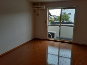 ゆったり過ごせる居間です