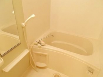 ゆったり過ごせるお風呂です