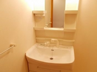 明るい洗面所です