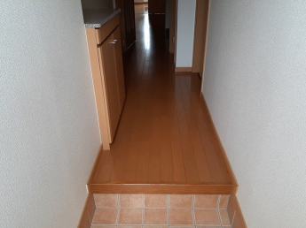 収納もある玄関です