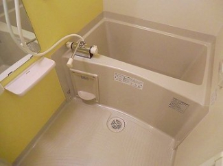 コンパクトで使いやすいお風呂です