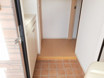 明るい玄関です