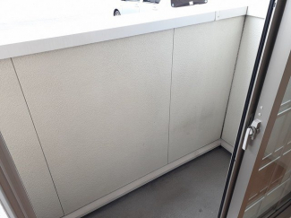 外からの目が気にならないバルコニーで洗濯物が干せます