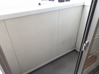 外からの目が気にならないバルコニーで洗濯物が干せます