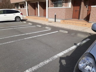 車をお持ちの方に嬉しい駐車場付きの物件です